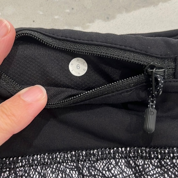 Lululemon speed-up low rise lined shorts 2.5” inseam. - Picture 2 of 3